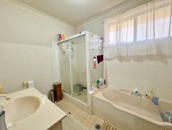 4 Barwang St, Young NSW 2594, Australia