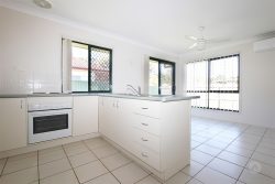 Unit 4/7 Billabong Dr, Phoenix Way, Crestmead QLD 4132, Australia