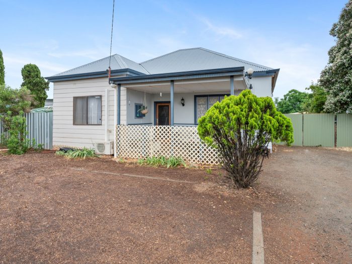 267 Burt St, Victory Heights WA 6432, Australia