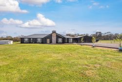 1003 Henry Lawson Way, Young NSW 2594, Australia