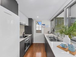 4/10 Troubridge St, Mount Gravatt East QLD 4122, Australia