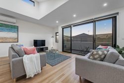 Unit 2/10 Stewart St, Pascoe Vale VIC 3044, Australia