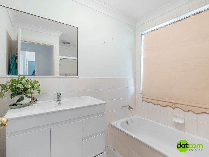 Unit 2/26 Courigal St, Lake Haven NSW 2263, Australia