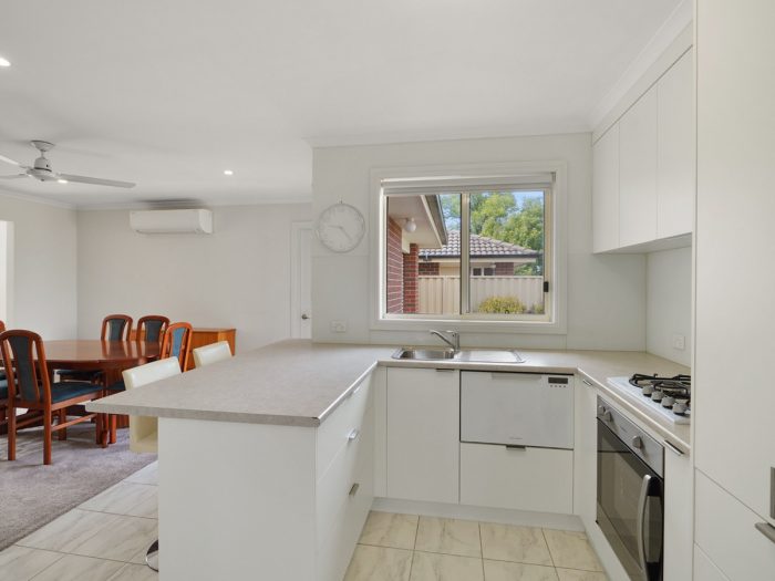 Unit 2/69 Hamilton Pl, Hamilton VIC 3300, Australia