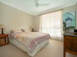 597 Hume St, Kearneys Spring QLD 4350, Australia