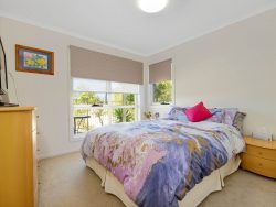 Duplex 2/19A Bavarde Ave, Batemans Bay NSW 2536, Australia