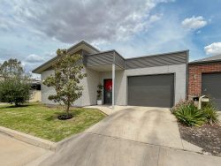 Unit 6/9 Palaroo St, Swan Hill VIC 3585, Australia