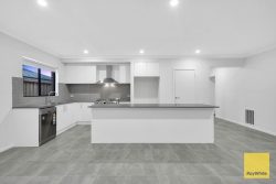 4 Timberland Dr, Tarneit VIC 3029, Australia