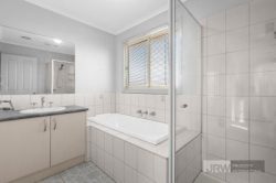 Unit 1/16 Gresford Rd, Wantirna VIC 3152, Australia