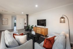 7 Ivers Pl, Leneva VIC 3691, Australia