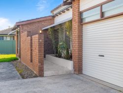 4/10-12 Kalulah Ave, Gorokan NSW 2263, Australia