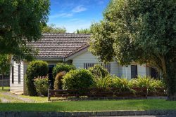 6 Kokoda Ave, Hamilton VIC 3300, Australia