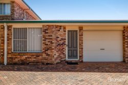 Unit 2/240 Spring St, Kearneys Spring QLD 4350, Australia