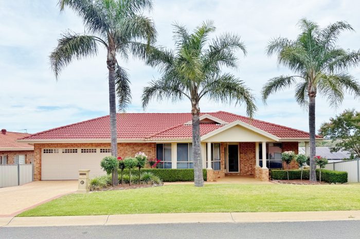 18 Mathew Crescent, Young NSW 2594, Australia