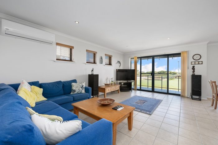 Unit 3/2 Robertson Rd, Ledge Point WA 6043, Australia