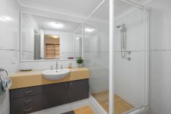 Unit 3/2 Robertson Rd, Ledge Point WA 6043, Australia