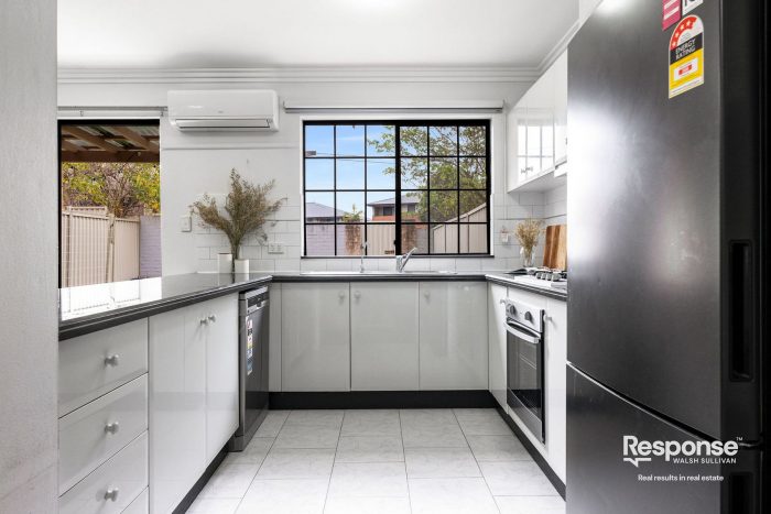 Unit 3/4 Russell St, Baulkham Hills NSW 2153, Australia