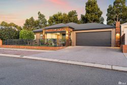 9 Yewers Dr, Champion Lakes WA 6111, Australia