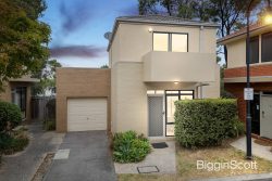 11 Leaf Ct, Clayton VIC 3168, Australia