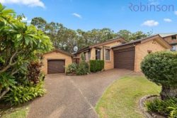 74 Glad Gunson Dr, Eleebana NSW 2282, Australia