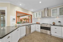 38 Hascombe Dr, Caroline Springs VIC 3023, Australia