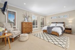 38 Hascombe Dr, Caroline Springs VIC 3023, Australia