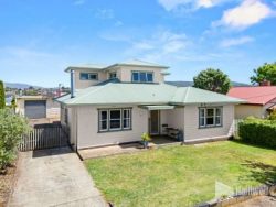 17 Hilltop Ave, Devonport TAS 7310, Australia