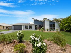 2 Hawk Ct, Dundowran Beach QLD 4655, Australia