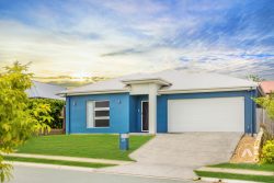 23 Lambretta St, Hillcrest QLD 4118, Australia