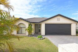 18 Bayridge Heights Dr, Nikenbah QLD 4655, Australia