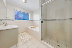 8 McCormack Pl, Wakerley QLD 4154, Australia