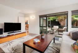 25 Shetland Street, Glen Eden, Waitakere City, Auckland, 0602, New Zealand