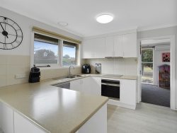 27 Strachan St, Hamilton VIC 3300, Australia