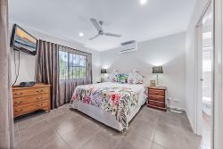 32 Twin Creek Ct, Cannonvale QLD 4802, Australia