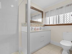 20 Annette St, Dundowran Beach QLD 4655, Australia