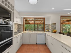 20 Annette St, Dundowran Beach QLD 4655, Australia