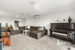 2 Dobell Pl, Mooroolbark VIC 3138, Australia