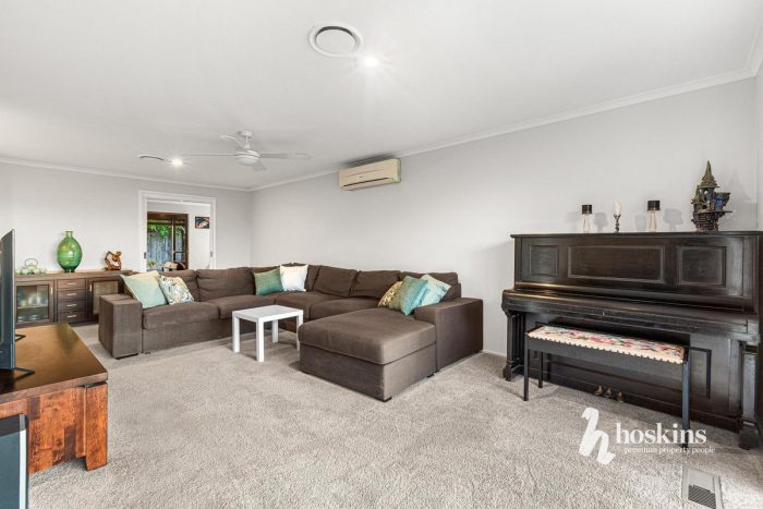 2 Dobell Pl, Mooroolbark VIC 3138, Australia