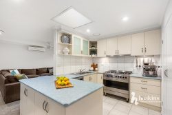 2 Dobell Pl, Mooroolbark VIC 3138, Australia