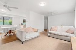 Unit 2/23 Farnell Rd, Woy Woy NSW 2256, Australia