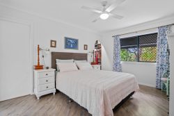 10-12 Belmoreana Ct, Dundowran Beach QLD 4655, Australia