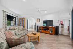 10-12 Belmoreana Ct, Dundowran Beach QLD 4655, Australia