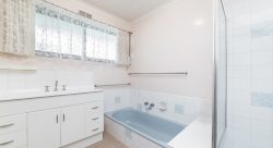 26 Leahy St, Hamilton VIC 3300, Australia