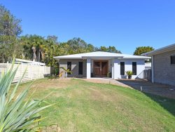 23 Meadow Dr, Dundowran Beach QLD 4655, Australia