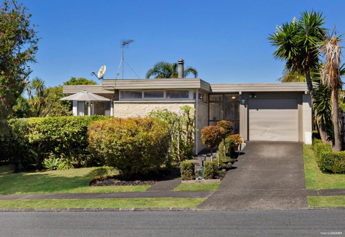 4 Olena Avenue, Sunnyhills, Manukau City, Auckland, 2010, New Zealand