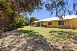 5 Philbey Pl, Lancelin WA 6044, Australia