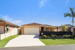 25 Pinehurst Way, Blue Haven NSW 2262, Australia