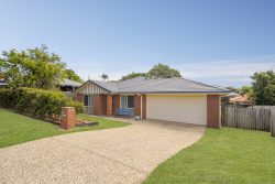 32 Raffindale Ave, Dakabin QLD 4503, Australia