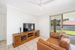 32 Raffindale Ave, Dakabin QLD 4503, Australia