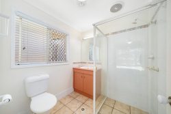 32 Raffindale Ave, Dakabin QLD 4503, Australia